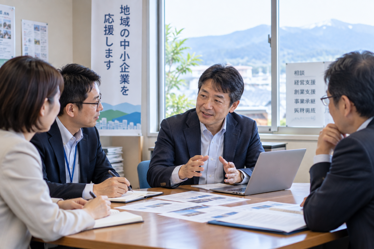 支援機関と事業者の相談対応をイメージした写真